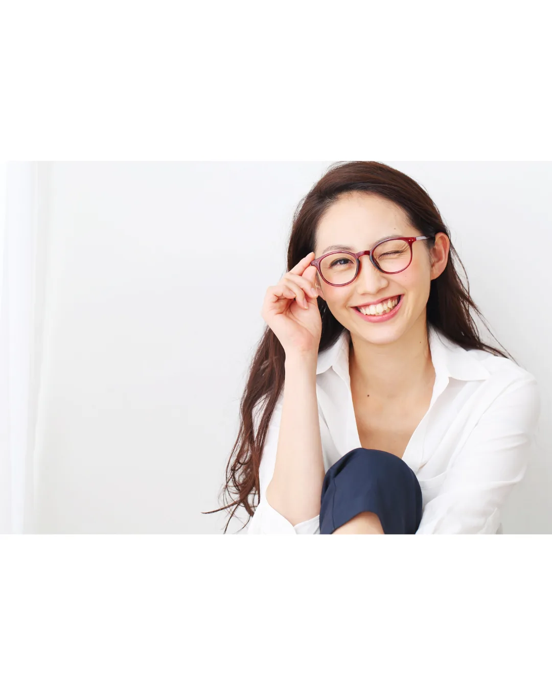 婦人科でピルを相談しながら前向きに過ごす女性のイメージ